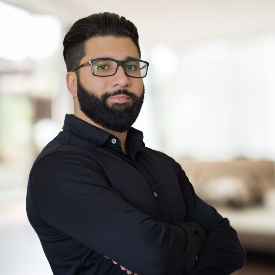 Haris Khurshid - Manage $250M+ across VC, public markets & real estate; ex-CFO who raised $350M+ for startups