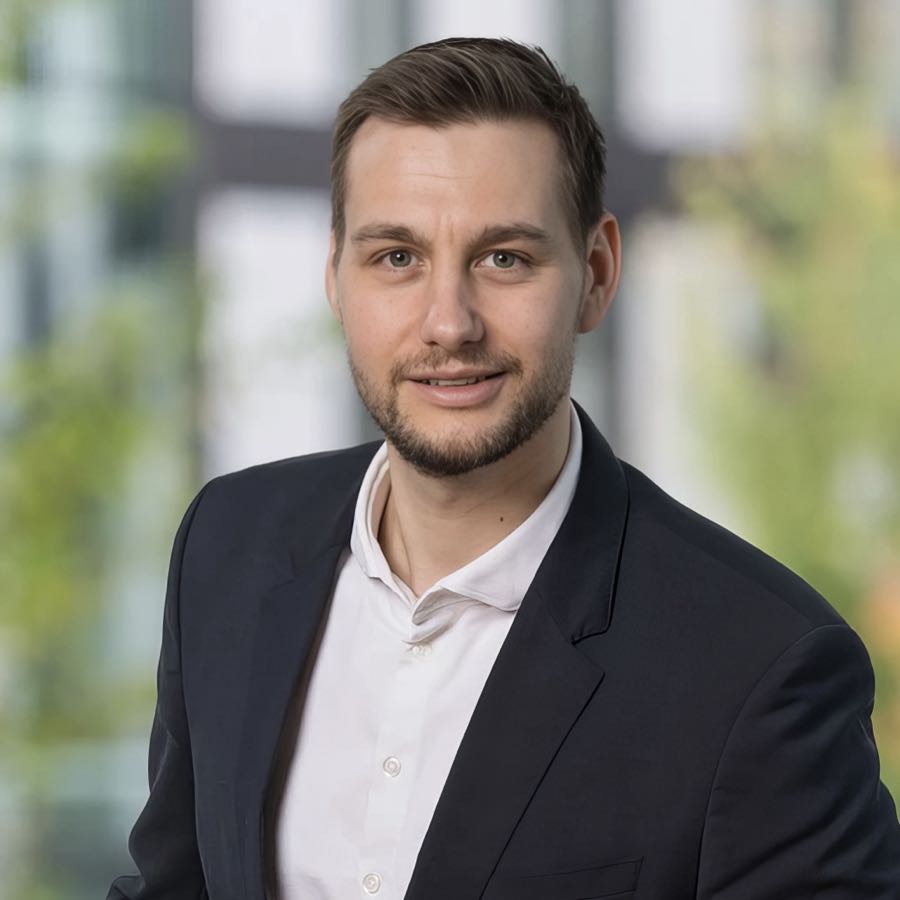 Julian Redlich - Fmr. Head of SEO at Booking.com. Helped scale Zendesk, McAfee, AllTrails, Dr. Martens & more.