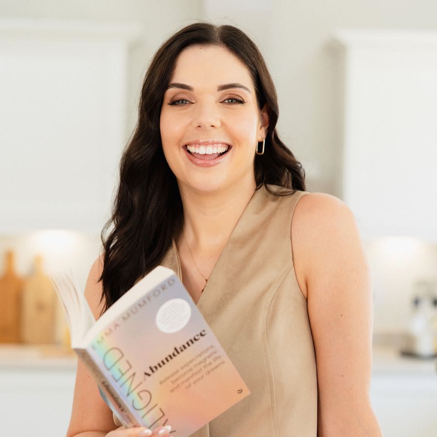 Emma Mumford - The UK’s leading Manifestation expert and 4x bestselling author. As seen in Hello!, Glamour & Grazia