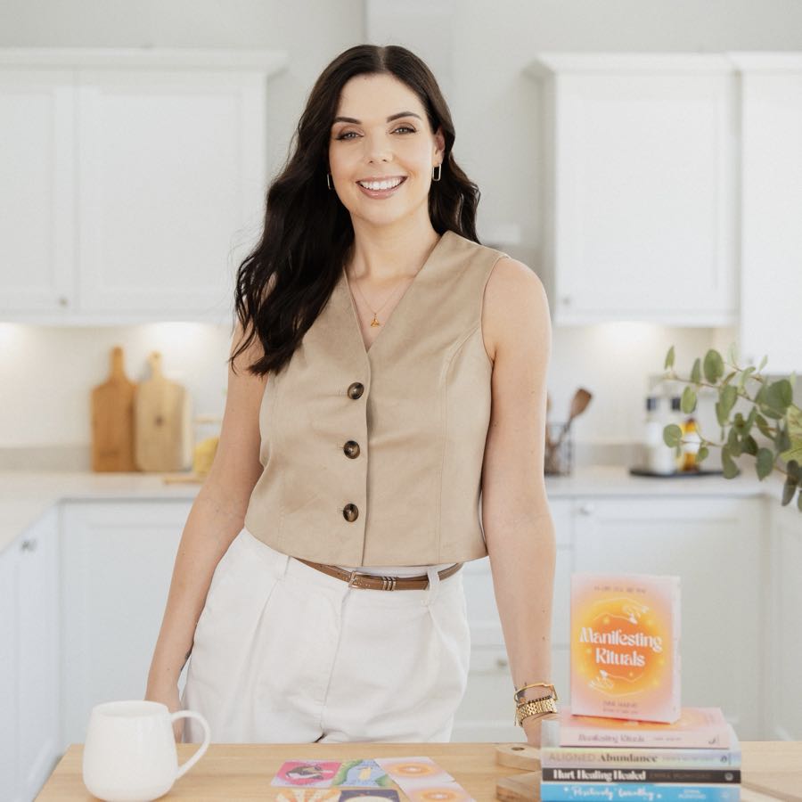 Emma Mumford - The UK’s leading Manifestation expert and 4x bestselling author. As seen in Hello!, Glamour & Grazia