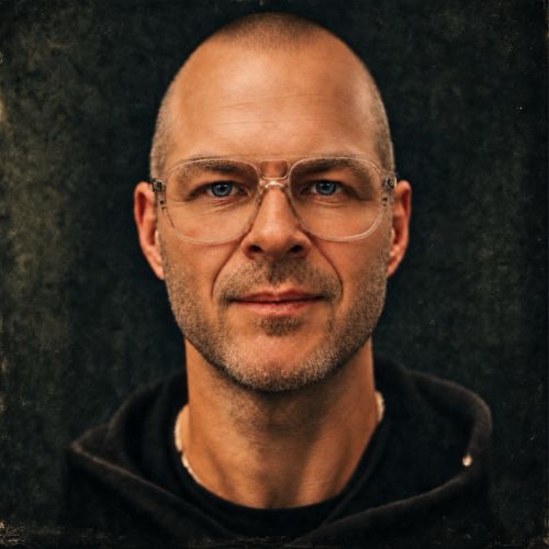 Justin Welsh - Built my one-person internet business to $15M in profit.