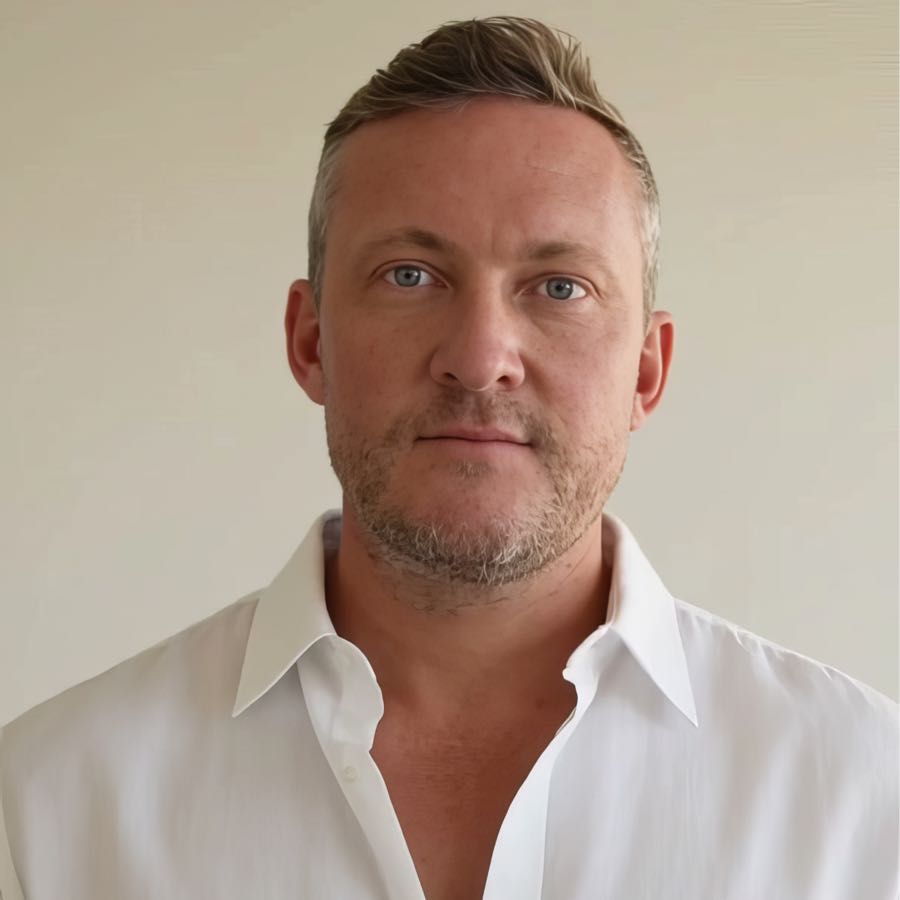 Ben Acott - Fractional CMO & growth advisor. Built Feastables w/ MrBeast, run Onnit w/ Joe Rogan. $2B+ in brands