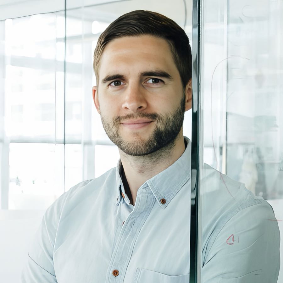 Simon Enever - Founder, Designer & CEO of quip, scaling the oral-care brand to $100m+ revenue / year in 5 years.