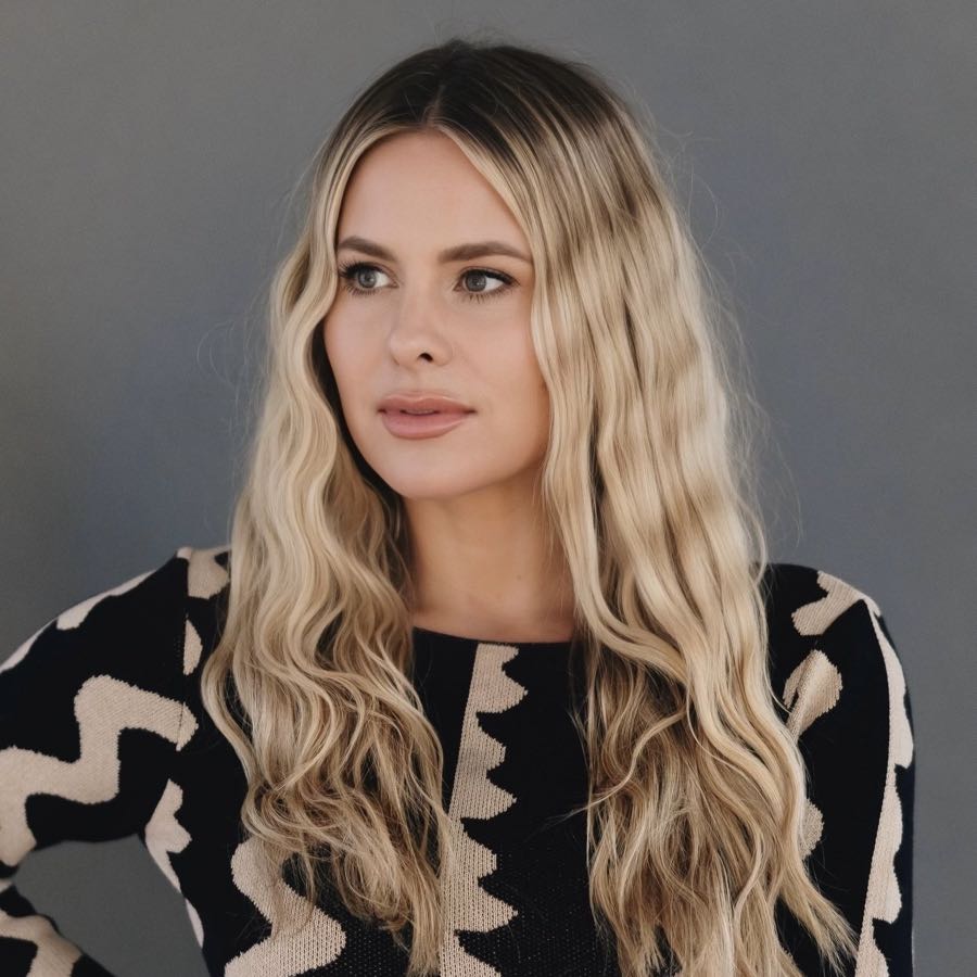 Krista Williams - Host of Top Rated Podcast Almost 30. From a closet floor 👉 7-figure biz w/ 100M+ downloads