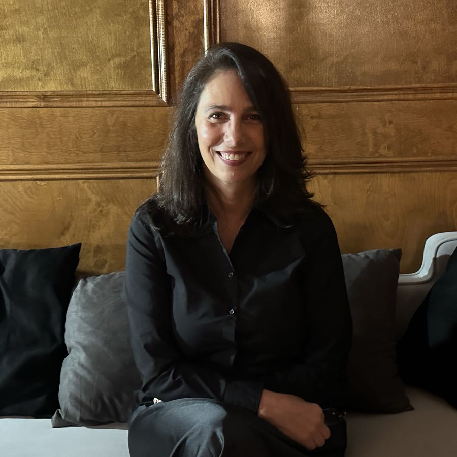 Dr. Diana Acsente