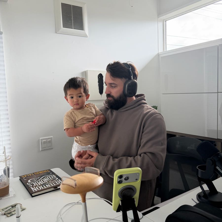 Nick Shackelford - Structured.Agency 
Konstantkreative.com
Drinkbrez.com
Wearelucyd.com

Ecom, Agency, SAAS, & growth